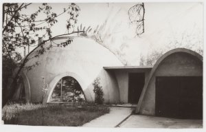 Vlastní dům ve Wroclawi dokončil Witold Lipiński v roce 1967.