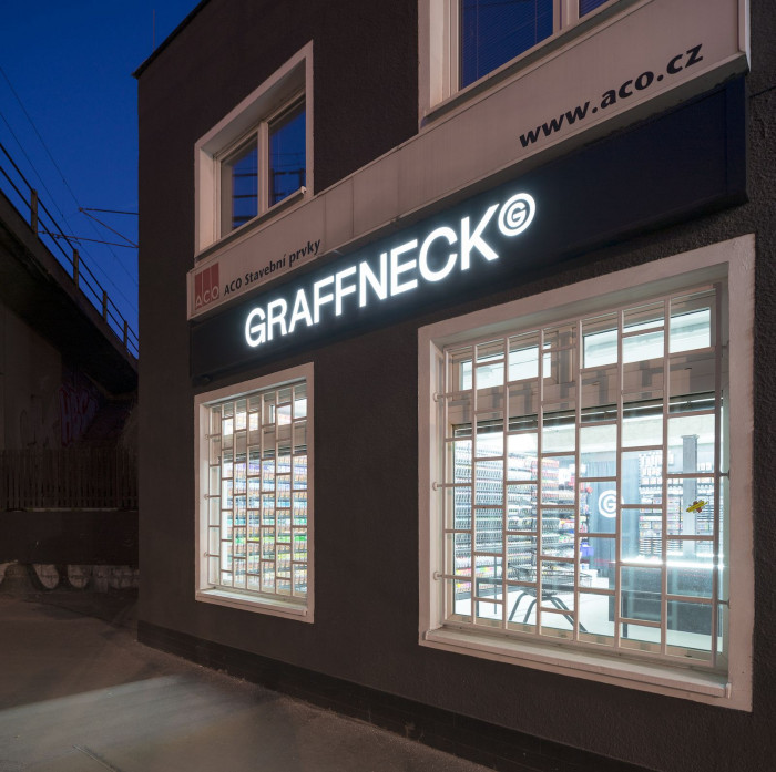 Graffneck Shop, 0,5 Studio