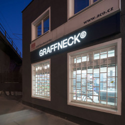 Graffneck Shop, 0,5 Studio