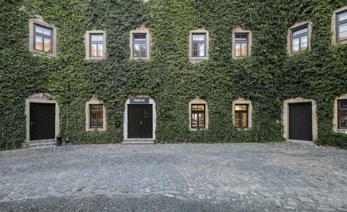 Vault 42, studio Raketoplán