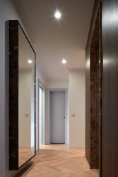 Pohled do chodby (Byt Masna, Iva Hájková Studio)