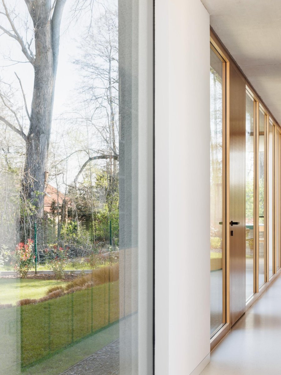Průhled dětským křídlem (Dům u vinohradu, ARCHITEKTI mikulaj & mikulajová )
