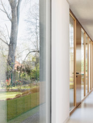 Průhled dětským křídlem (Dům u vinohradu, ARCHITEKTI mikulaj & mikulajová )