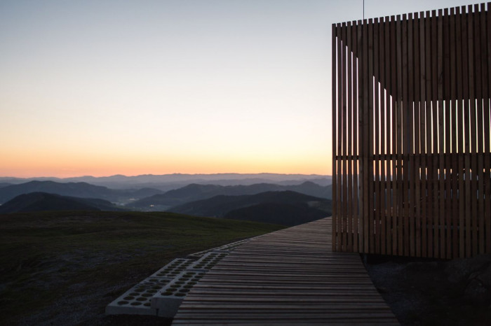 2021 architekti, LABAK, Lávka a prístrešok na Straníku – foto