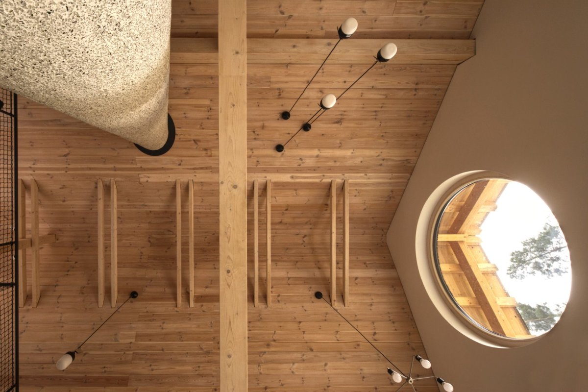 Detail krovu (Chata Spiegelbaude, A1 architects)