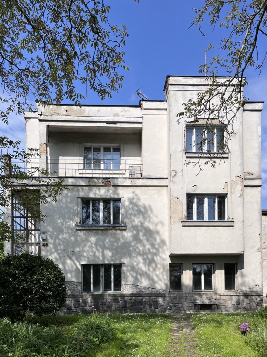Zaječice - Zajímavá vila s výrazem a prvky funkcionalismu a konstruktivismu. Autor a rok stavby neznámý (Odhad 20 - 30. léta)