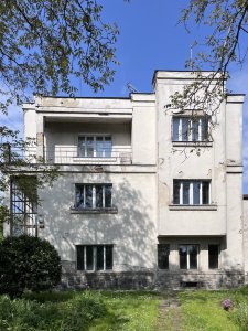 Zaječice - Zajímavá vila s výrazem a prvky funkcionalismu a konstruktivismu. Autor a rok stavby neznámý (Odhad 20 - 30. léta)