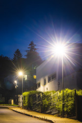 Veřejné osvětlení STREETLIGHT AREA je designová a úsporná náhrada pouličních lamp se sodíkovými výbojkami
