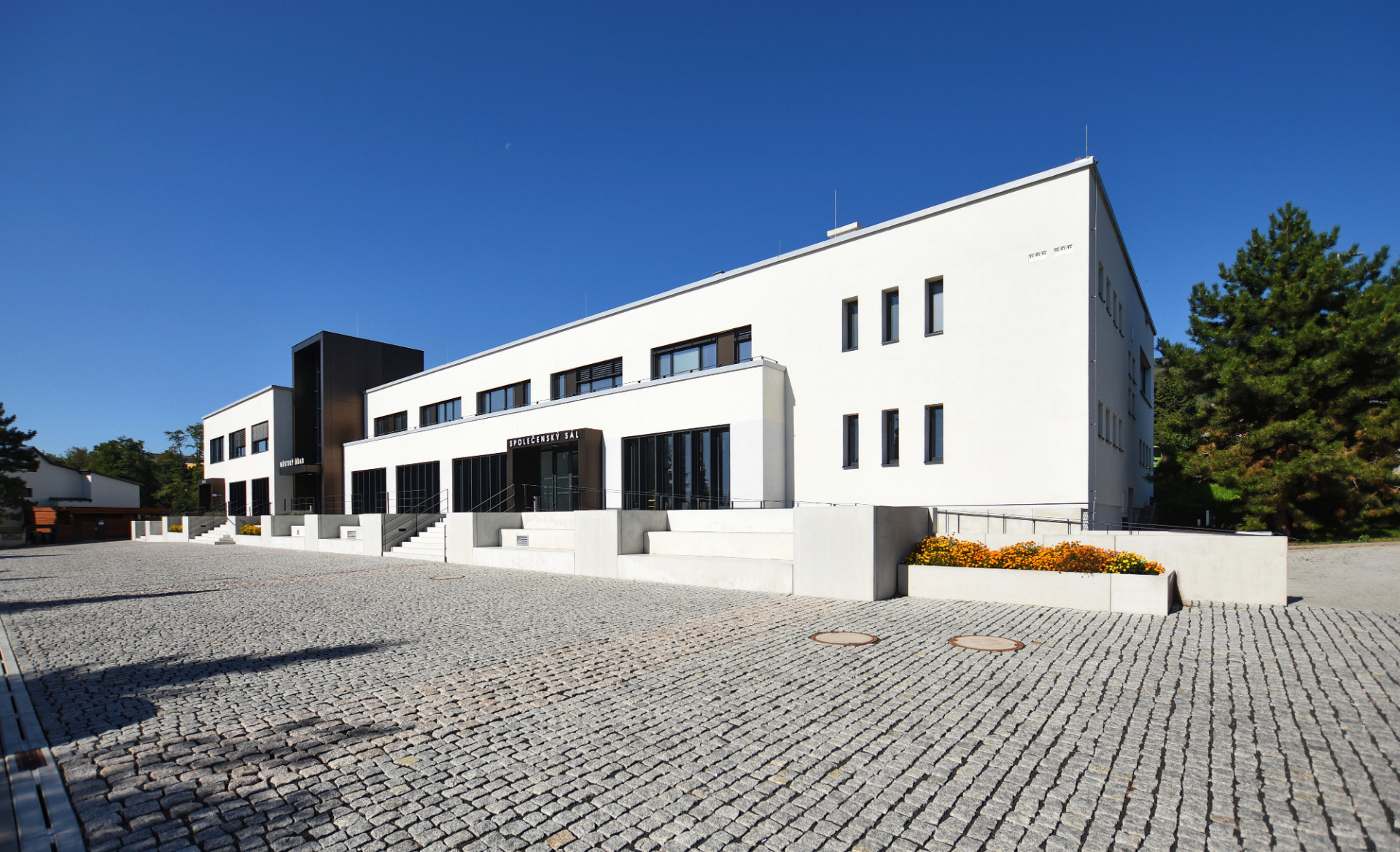 Radnice a kulturní dům Chlumec, Ondřej Tuček, Viktor Tuček - foto