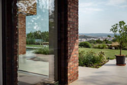 Dřevostavby VESPER HOMES spojují krásnou architekturu, zdravé prostředí i příjemnou atmosféru. (Na obrázku rodinný dům v Brně)