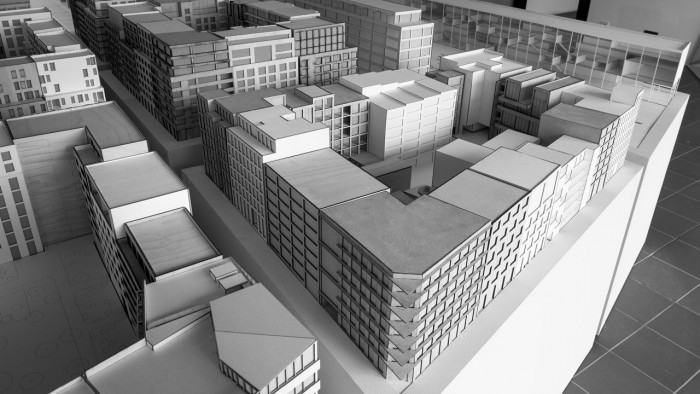 Lukáš Erban, Dům ve městě, model - foto