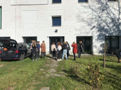 Studenti ateliéru Valouch–Stibral na Fakultě architektury ČVUT se zabývali využitím volných parcel v blízkosti železnic