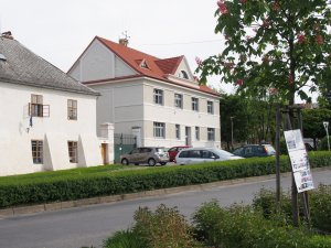 Rekonstrukce fasád Městského úřadu Odolena Voda, Grulich architekti.