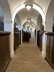 Zámek Kačina, Jiří Fischer, 1806–1824: Okruh s názvem „Život pod schody“ je zaměřený na služebnictvo a provede vás zámeckou kuchyní, spižírnou, prádelnou, žehlírnou, konírnou i truhlárnou