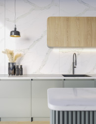 Přední výrobce tvrzeného kamene Technistone představuje novinky pro jaro 2023 se vzory inspirovanými mramorem: na obrázku dekor Calacatta Pastino