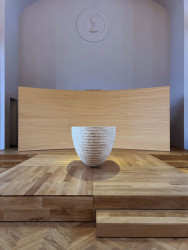 Sbor ČCE na Smíchově, MCA atelier: Stůl Páně a kazatelna