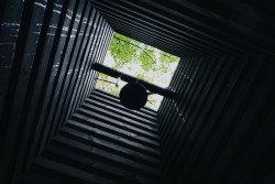 Zvon, který se rozezní zhruba každou půlhodinu.