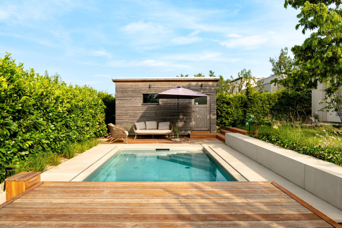 Nerezový bazén zakrytý posuvnou terasou AQUAFLOORS