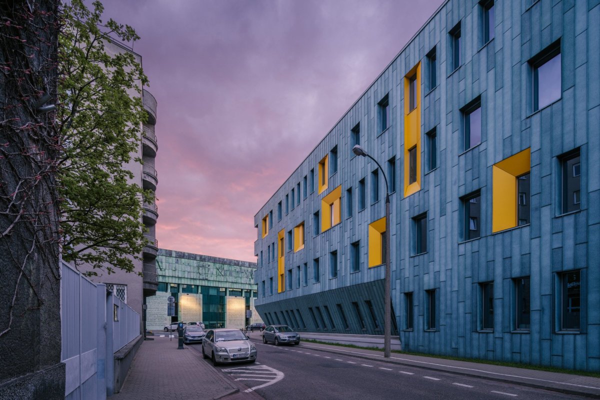 Architektonické studio Kuryłowicz & Associates realizovali ve Varšavě novou budovu Fakulty aplikované lingvistiky a moderních jazyků Varšavské univerzity