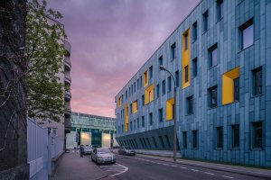 Architektonické studio Kuryłowicz & Associates realizovali ve Varšavě novou budovu Fakulty aplikované lingvistiky a moderních jazyků Varšavské univerzity