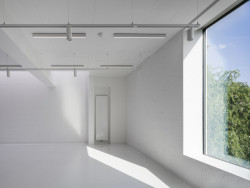 ...i umělecké řemeslo. (Přístavba Pedagogické fakulty Masarykovy univerzity v Brně, studio dílna)