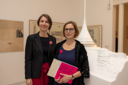 Kurátorky výstavy Architektura v procesu MUO Klára Jeništová (vlevo) a Martina Mertová (vpravo)