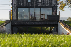 o4 architekci zrekonstruovali starý větrný mlýn v polském Lubartówě