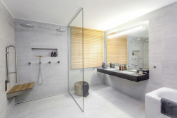 Koupelna pro handbikera, Léblová, Foto