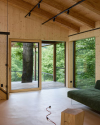 Uvnitř (Dům Medník, päivä architekti)