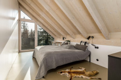 Studio 3K Architects zrekonstruovalo chatu v odlehlých lesích na Benešovsku