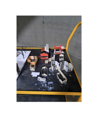 Magisterský ateliér Mikaela Bergquista na KTH pracuje s tématem "Jak bychom měli žít – společně?" (na obrázku: skicovací modely, studentská práce)