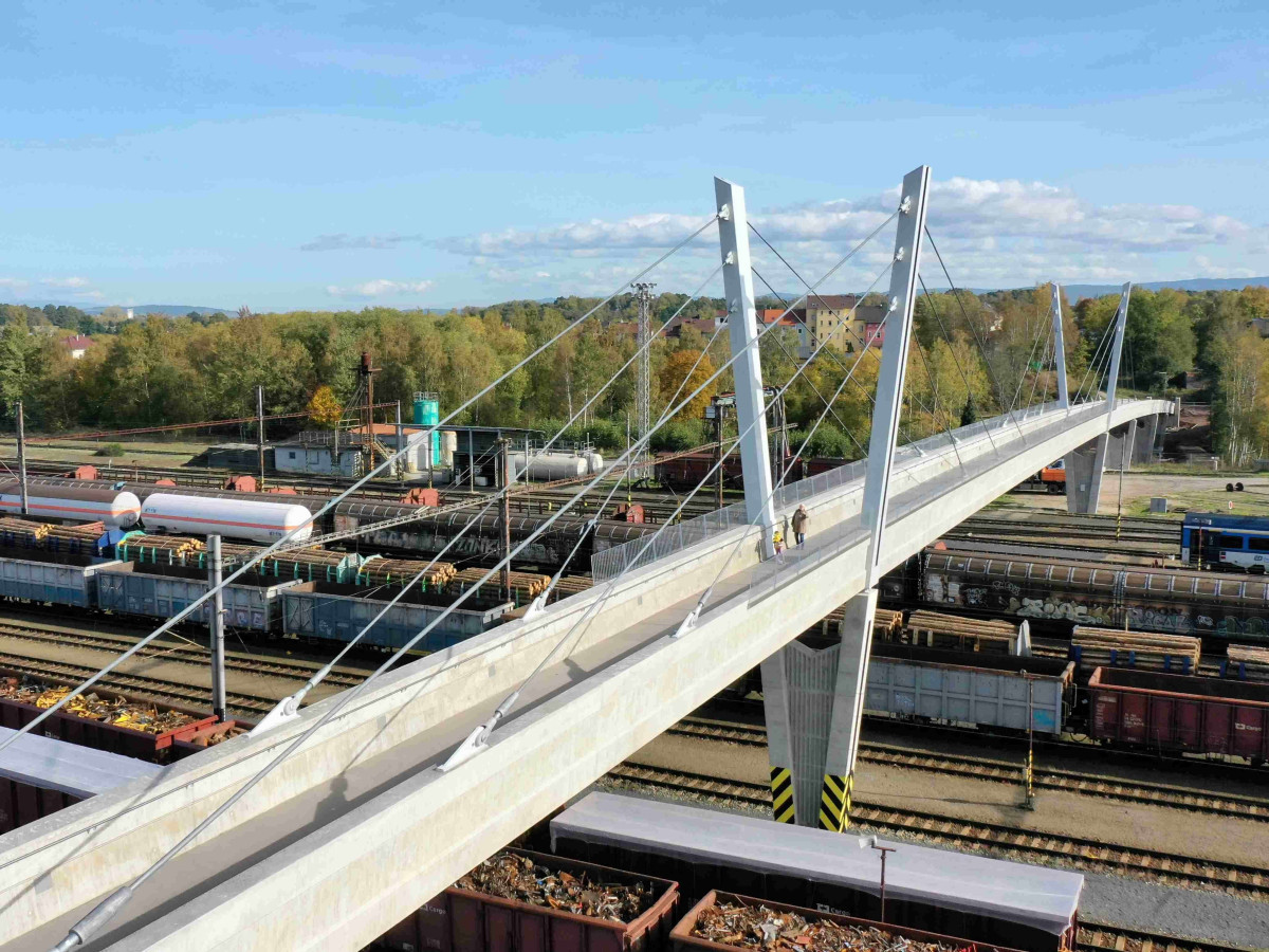 Cena za opatření chodce – Lávka pro pěší přes kolejiště nádraží v Chebu (Vítězné projekty soutěže z roku 2024)