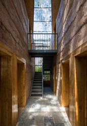 Rekonstrukce zemětřesením zničené čínské vesnice Guangming