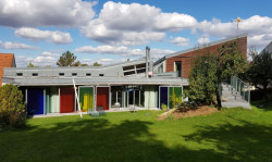 Vila z roku 2004 poblíž obory Hvězda, momentálně k prodeji. 