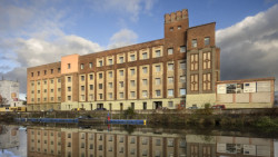 Výrazná dominanta města z období rané moderny od Josefa Gočára z let 1910-11, přebudovaná na krajskou galerii umění. TRANSAT architekti, 2022