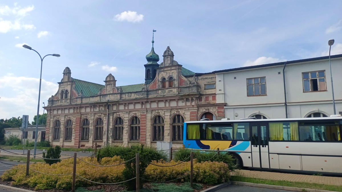 Objekt se sály, západní část původního dělnického domu Peklo; současný stav