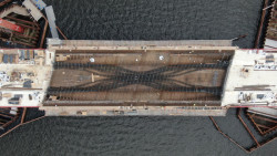 Dvorecký most je moderním pokračováním tradice vltavských mostů. Finalizace se dočká již na jaře 2026.