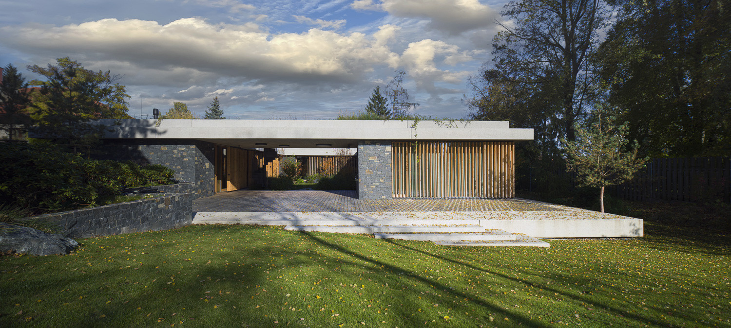 Pohled ze zahrady (Villa Lamella, A69 architekti)