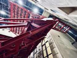 Petr Hájek Architekti dokončují multifunkční sál v Císařských lázních v Karlových Varech