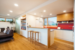 ARCHCON atelier realizoval dřevem opláštěný rodinný dům navržený podle principů feng-šuej