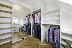 Interiér pražského mezonetu od studia 2MAD