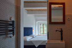 Rekonstrukce hostince Na Lisu v Brzánkách, Jan Veisser: Interiéry mají jednotný styl nesoucí se v kombinaci starého s novým