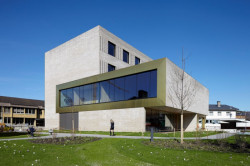 Hudební škola a knihovna ve Wolfurtu, Fink Thurnher Architekten