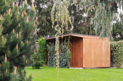 Finská sauna není jen místnost s horkým vzduchem. Je to celá filozofie spočívající v rovnováze mezi horkem a chladem, odpočinkem a intimními rozhovory. (Sauna, Adam Lukačovič)