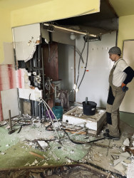 Z procesu rekonstrukce - umakartové jádro už zmizelo, nahradí ho zděné. (Rekonstrukce 1+1 v paneláku; Tereza Machačová)