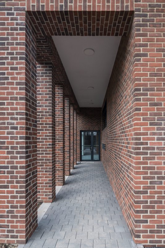 Studio Pelčák a partner architekti realizovalo v Brně dva bytové domy přímo pod svahy přírodní rezervace Červený kopec.