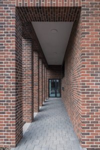 Studio Pelčák a partner architekti realizovalo v Brně dva bytové domy přímo pod svahy přírodní rezervace Červený kopec.