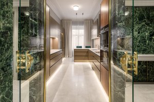 Interiér podle návrhu studia Ambience Design, ve kterém byly použity produkty TechniStone Noble Carrara