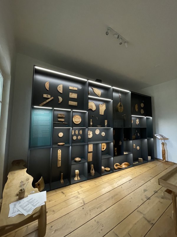 Zámek Kačina, Jiří Fischer, 1806–1824: Architektonické řešení expozice "Příběh dřeva" navrhl Robert Damec z ateliéru Robust