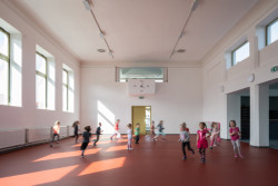 Sokolovna ve Veverských Knínicích, studio New Work